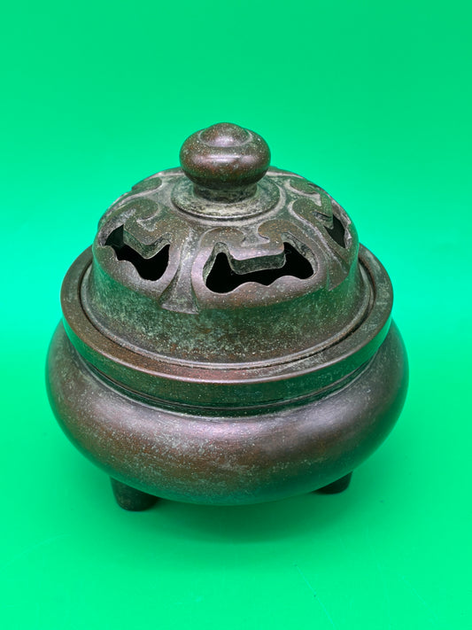 Chinese Bronze Copper Tripod Incense Burner Censer Pierced Lid Xuan Marked 4”