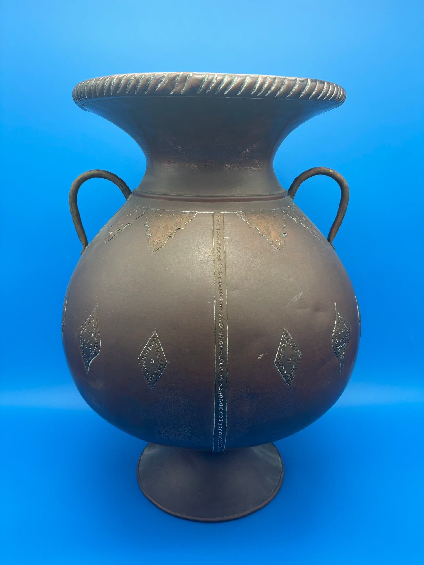 Antique Arts & Crafts Hand-Hammered Copper Urn with Riveted Seams, c. 1890–1915