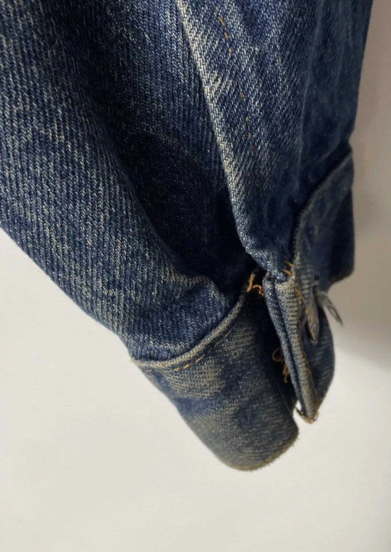 Vintage 80s Levi’s 70506-0216 Denim Trucker Jacket USA Size 36 Distressed