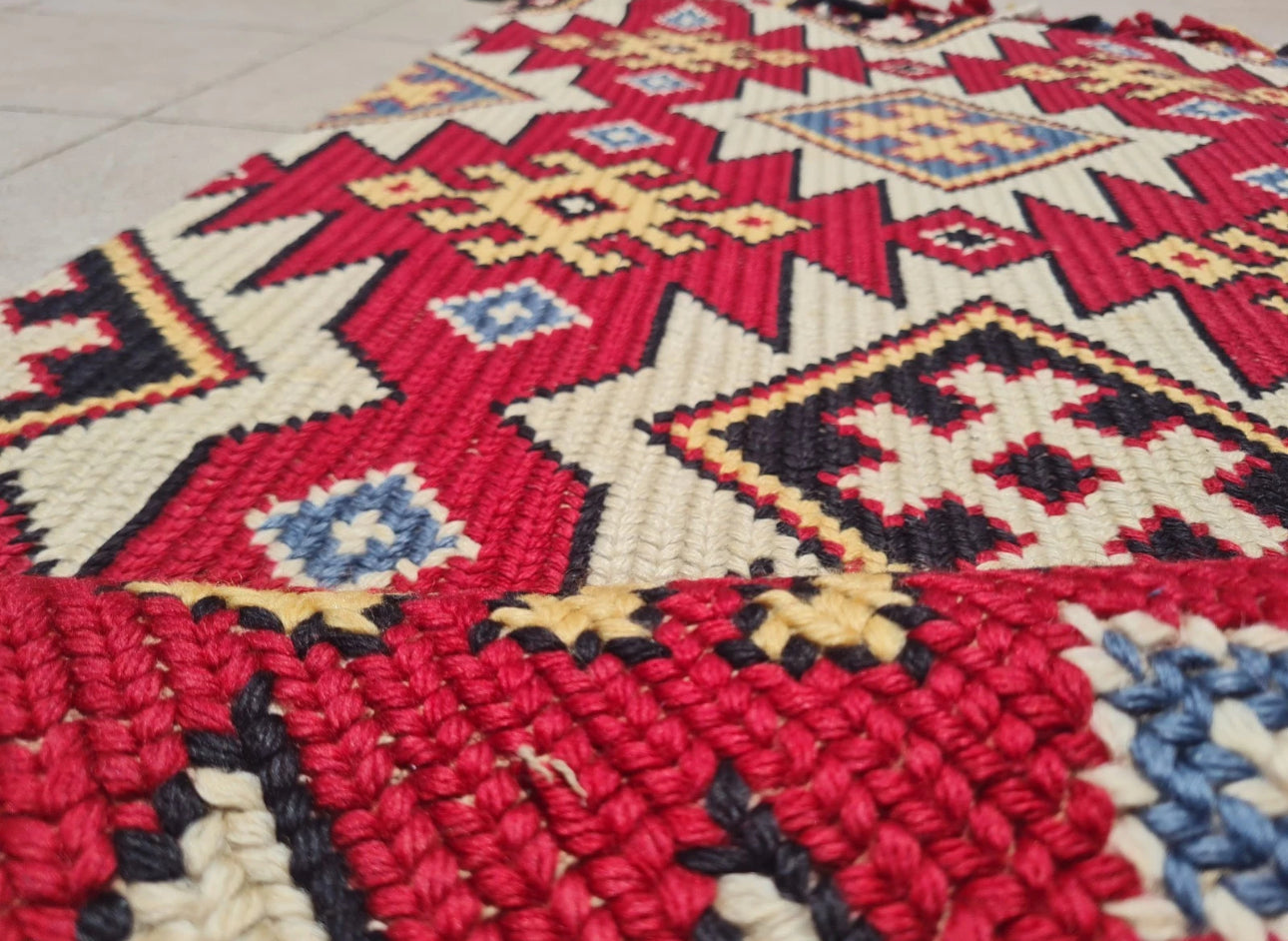 Handwoven Kilim Style Runner Rug Red Geometric Tribal Southwestern Fringe Accent Rug 5.3’ x 2.6’