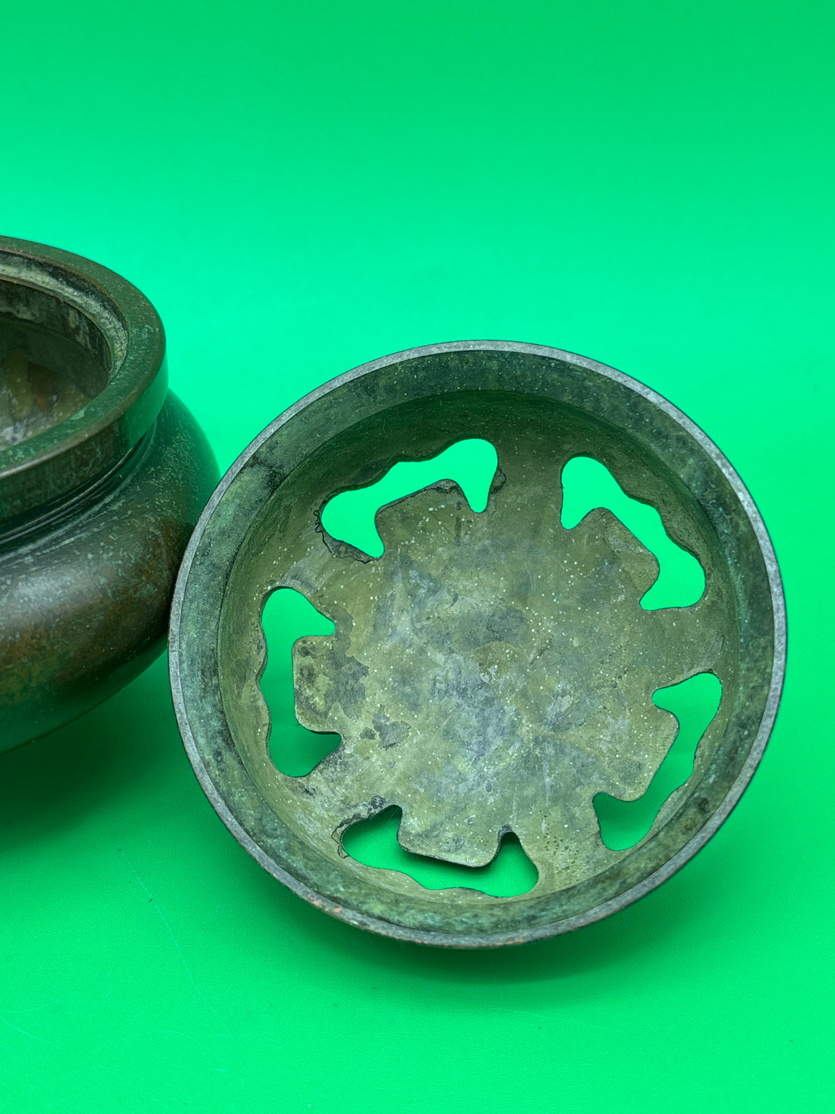 Chinese Bronze Copper Tripod Incense Burner Censer Pierced Lid Xuan Marked 4”