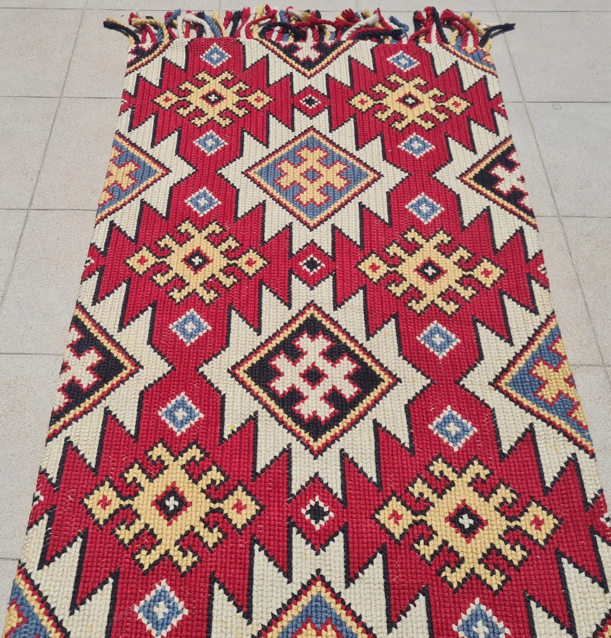 Handwoven Kilim Style Runner Rug Red Geometric Tribal Southwestern Fringe Accent Rug 5.3’ x 2.6’