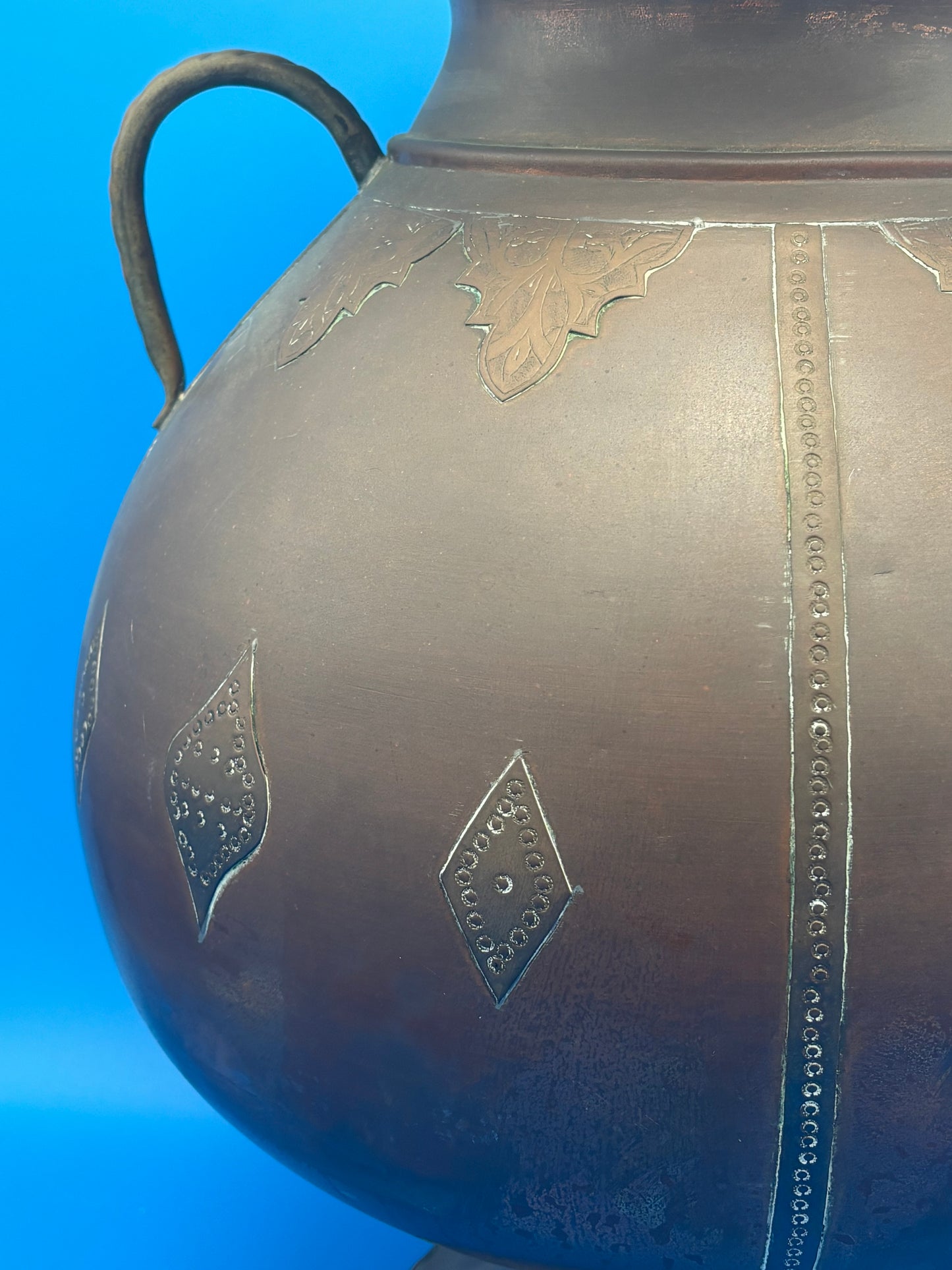 Antique Arts & Crafts Hand-Hammered Copper Urn with Riveted Seams, c. 1890–1915