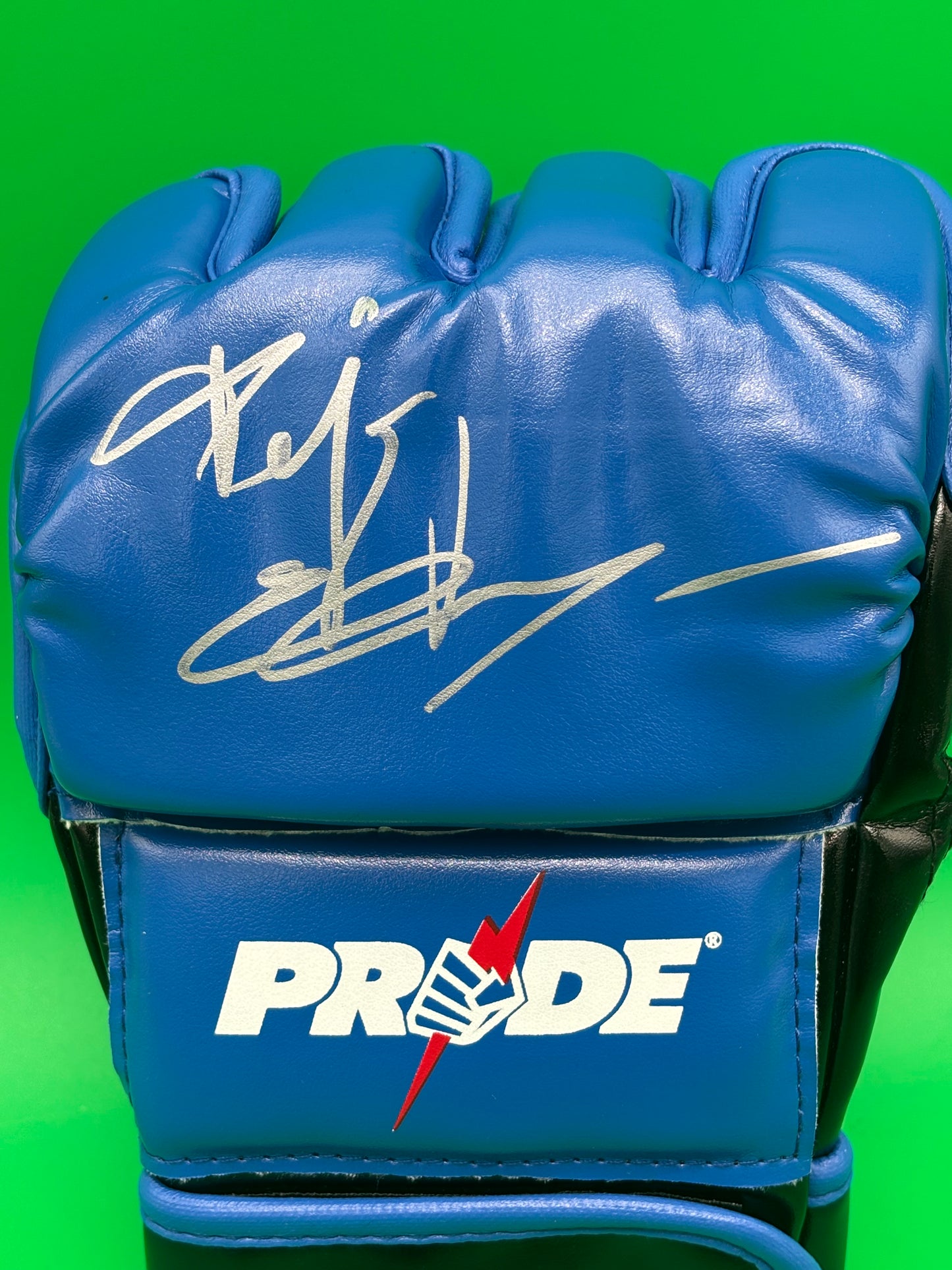 Fedor Emelianenko Signed PRIDE FC MMA Fight Glove – Beckett BAS Witnessed W010596