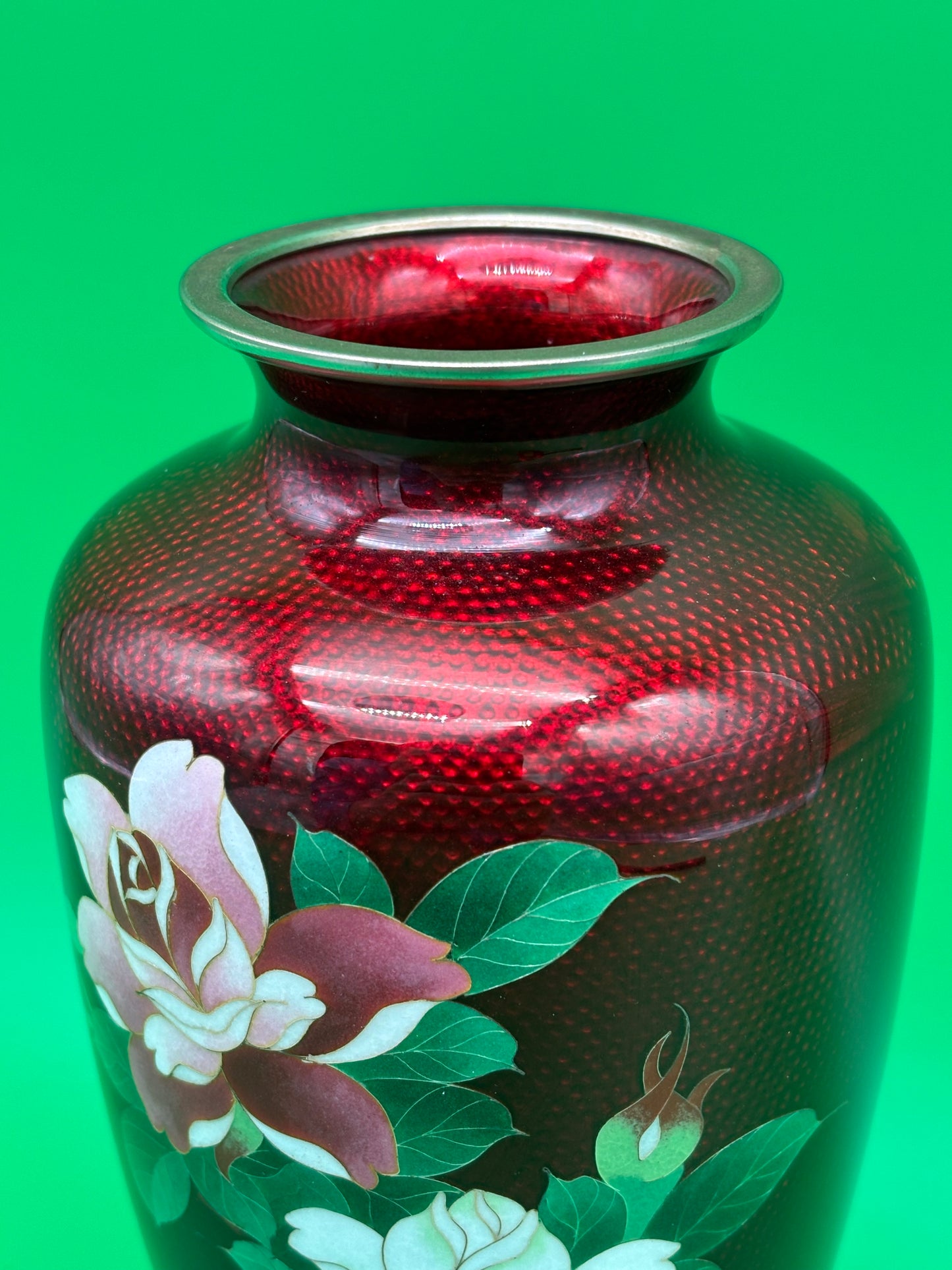 Beautiful 7 1/8'' Showa Japanese Red Gimbari Cloisonne Enamel Floral Rose Vase