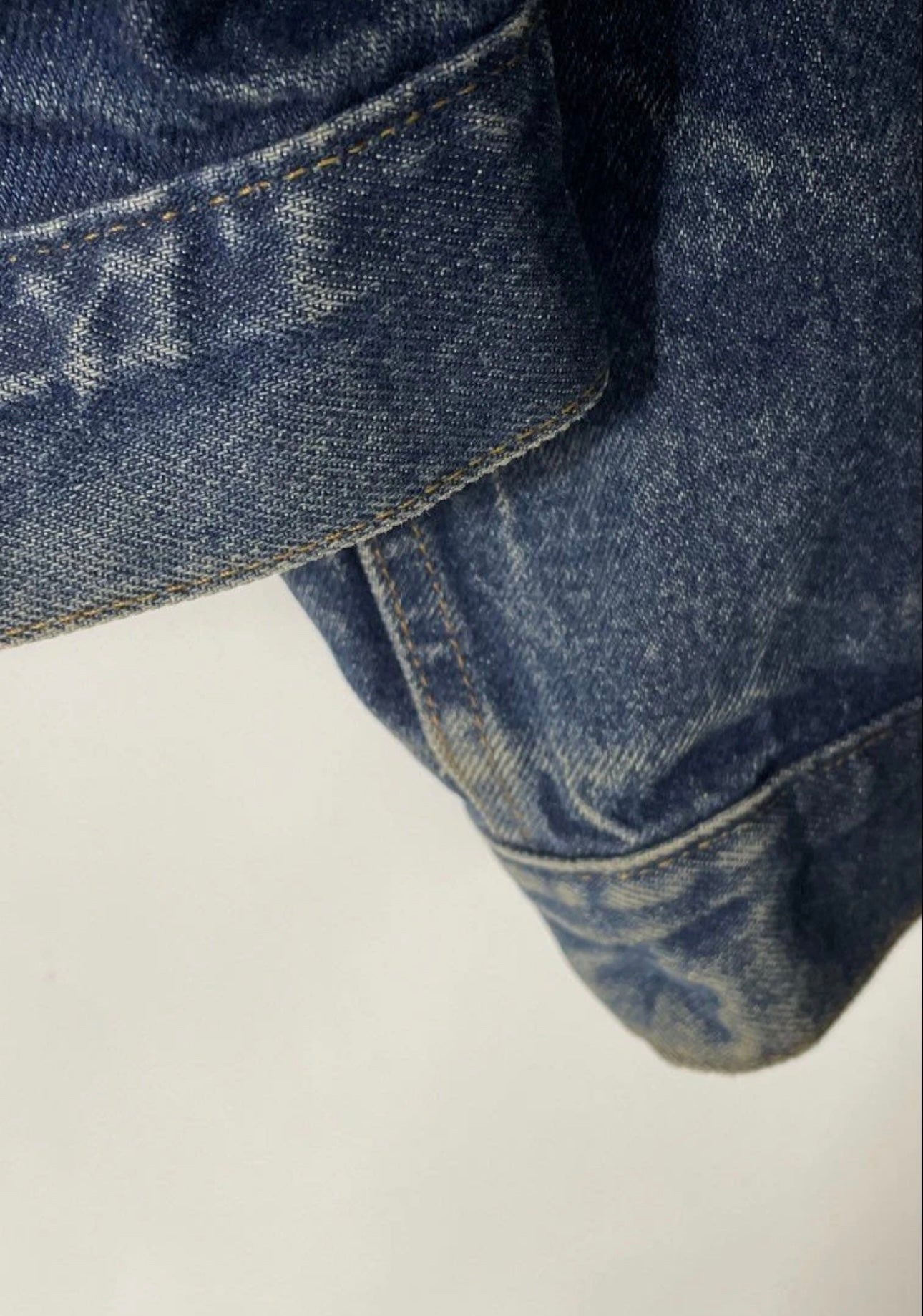 Vintage 80s Levi’s 70506-0216 Denim Trucker Jacket USA Size 36 Distressed