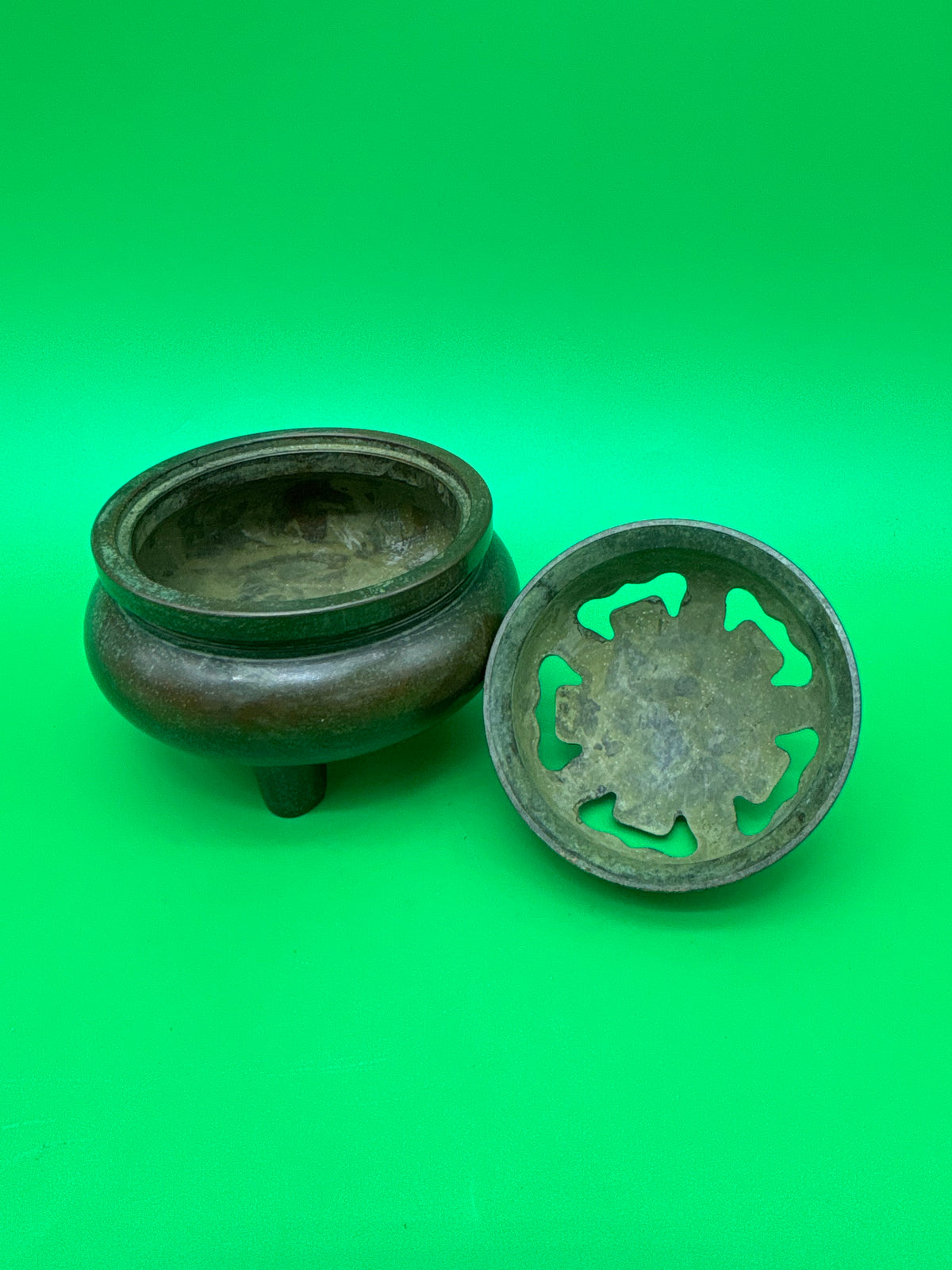 Chinese Bronze Copper Tripod Incense Burner Censer Pierced Lid Xuan Marked 4”