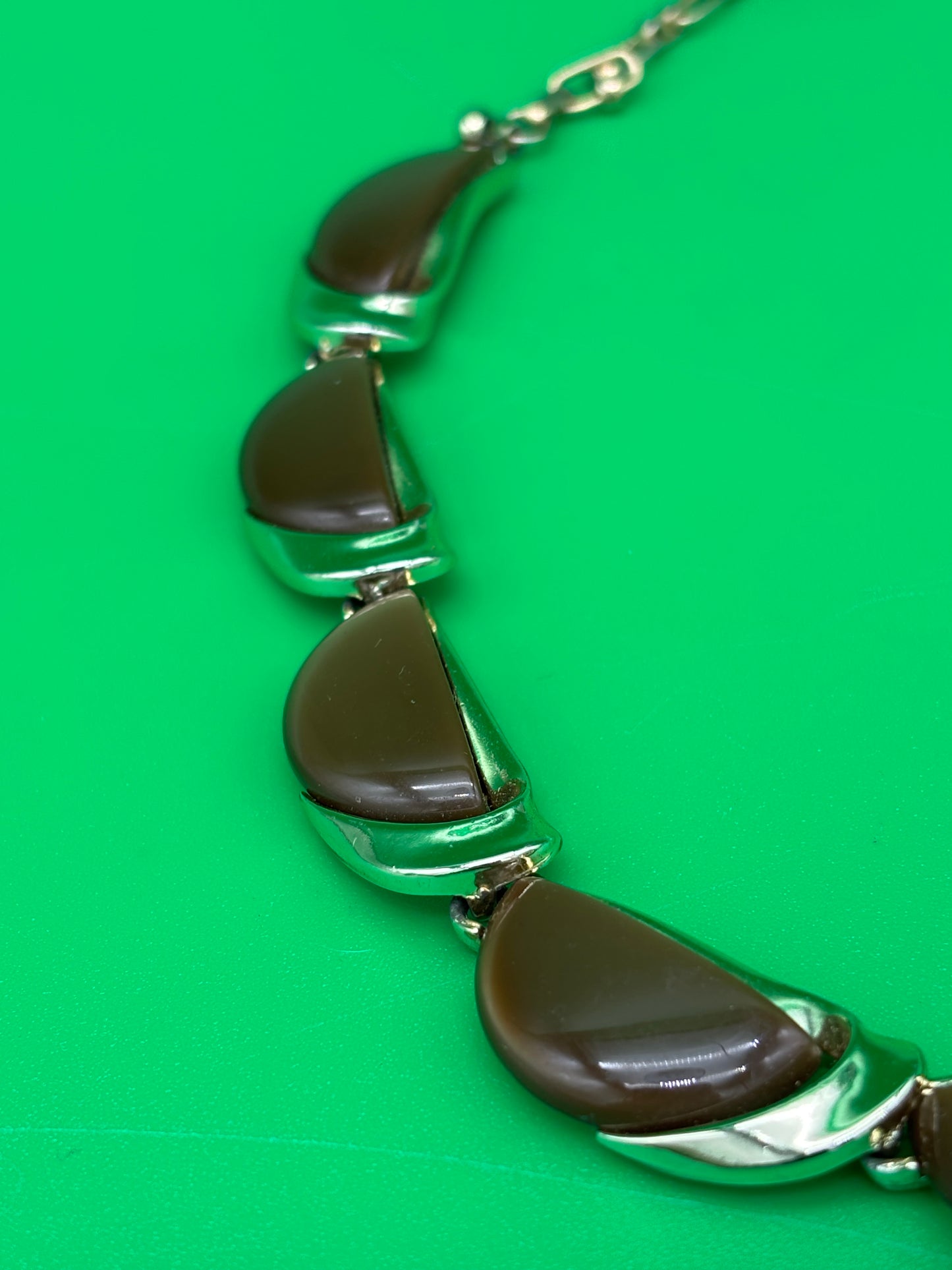 Vintage Estate Signed Lisner Brown Thermoset Gold Tone 16” Necklace G27587