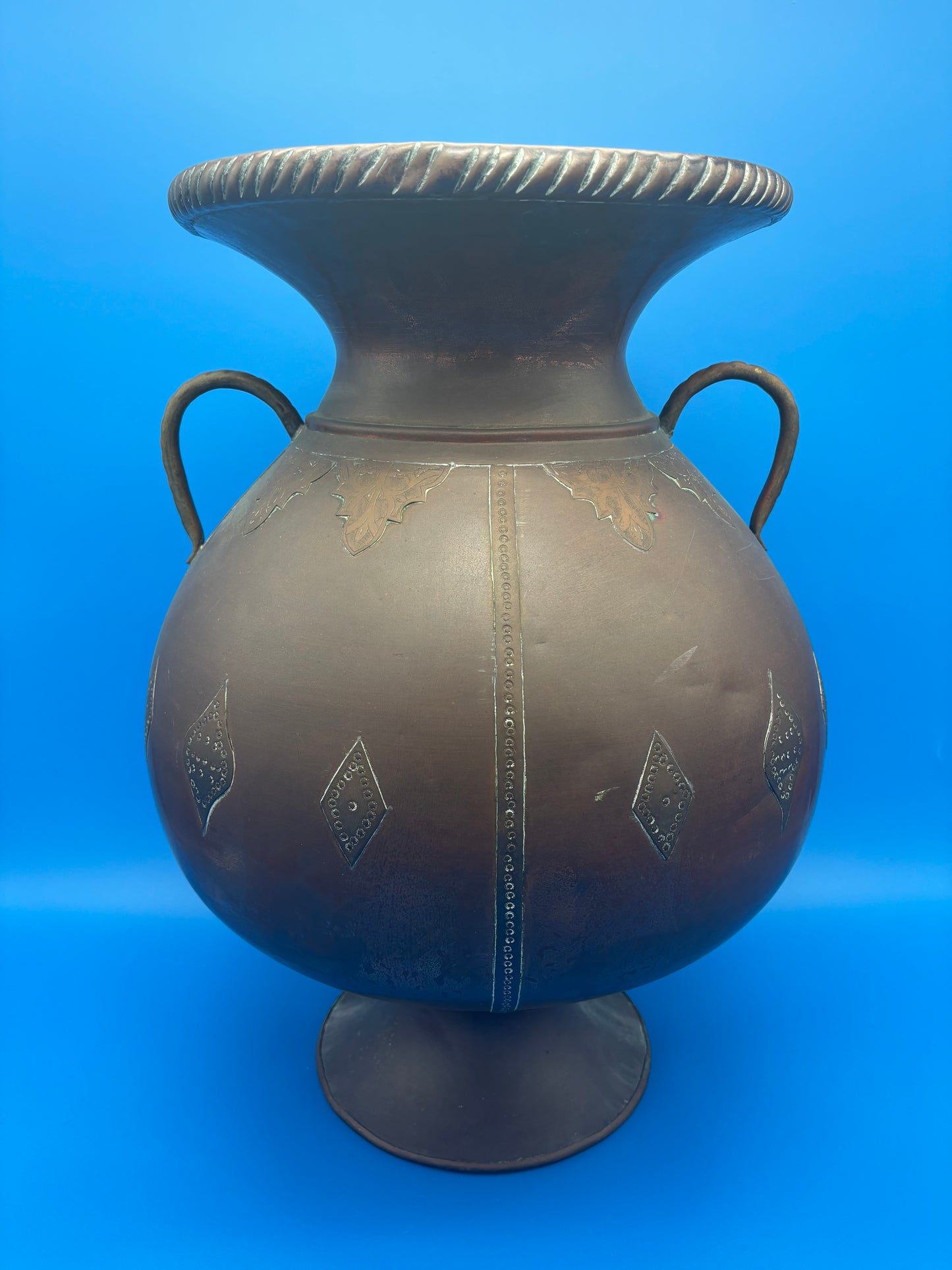 Antique Arts & Crafts Hand-Hammered Copper Urn with Riveted Seams, c. 1890–1915