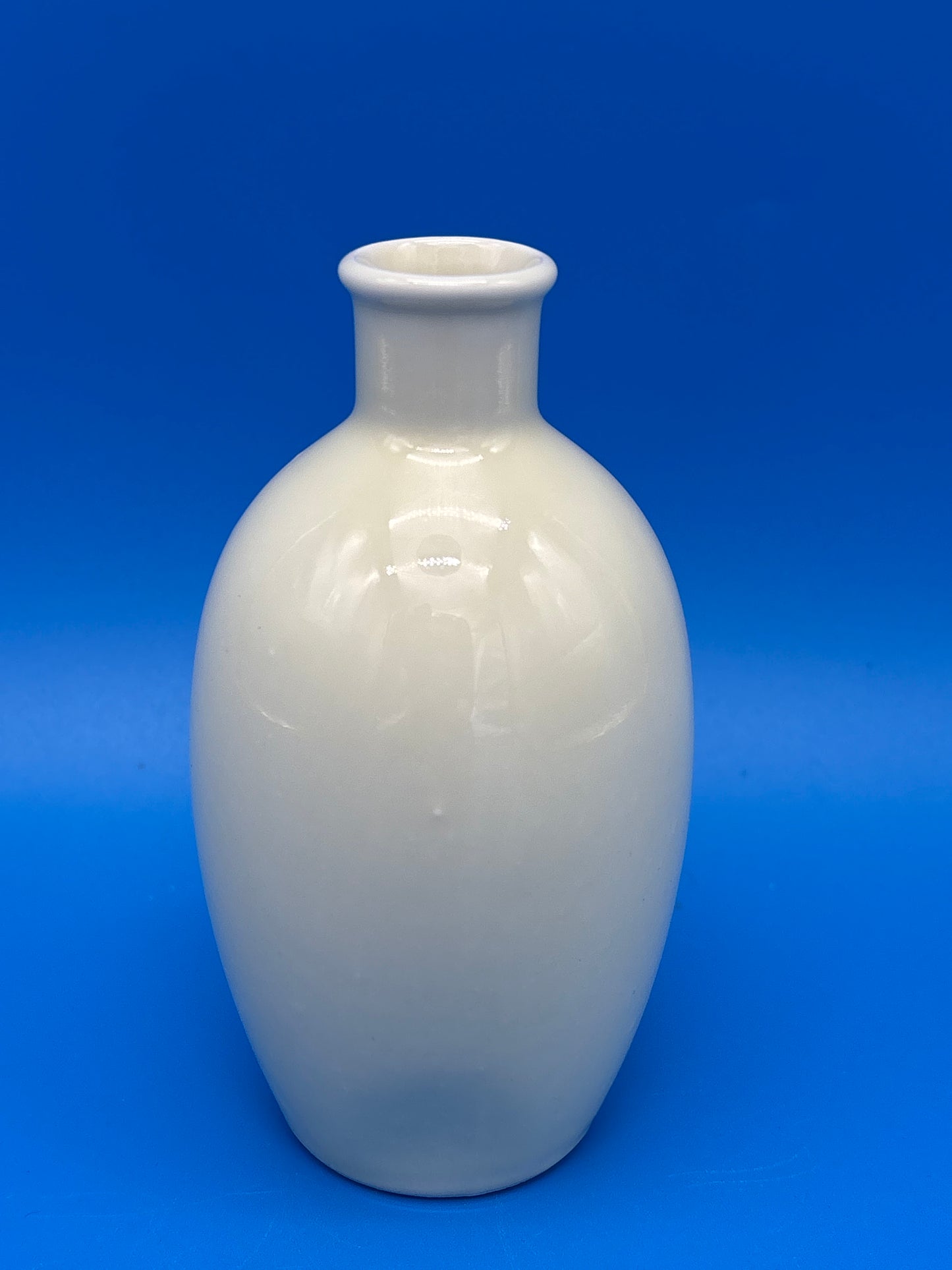 Vintage Japanese Porcelain Sake Bottle Vase Geisha Woman Playing Flute Signed 5”
