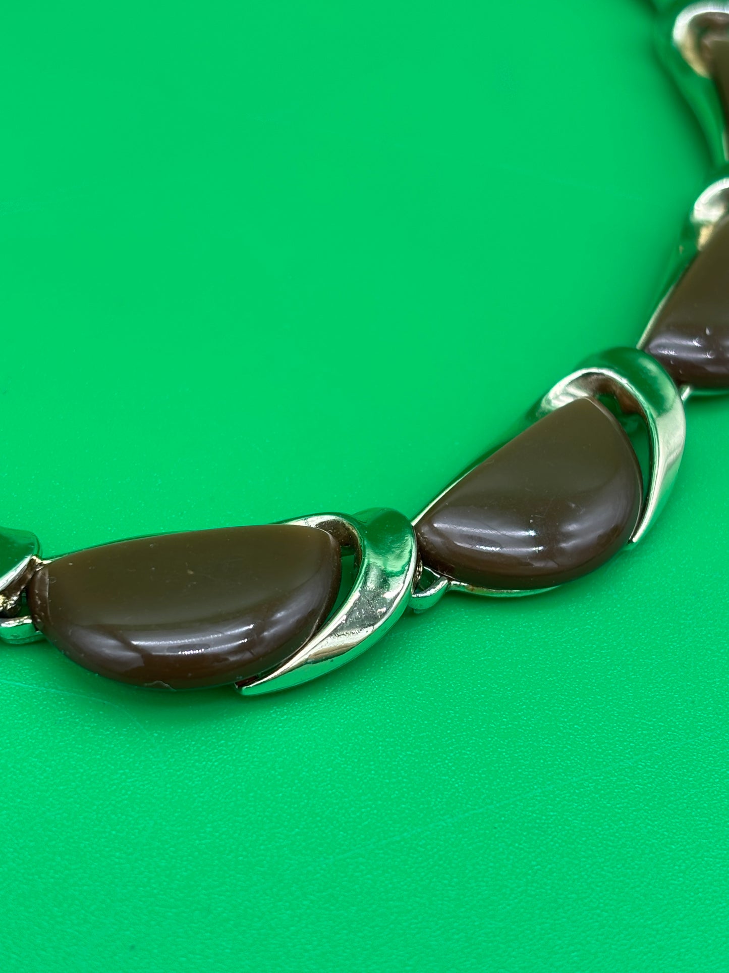 Vintage Estate Signed Lisner Brown Thermoset Gold Tone 16” Necklace G27587