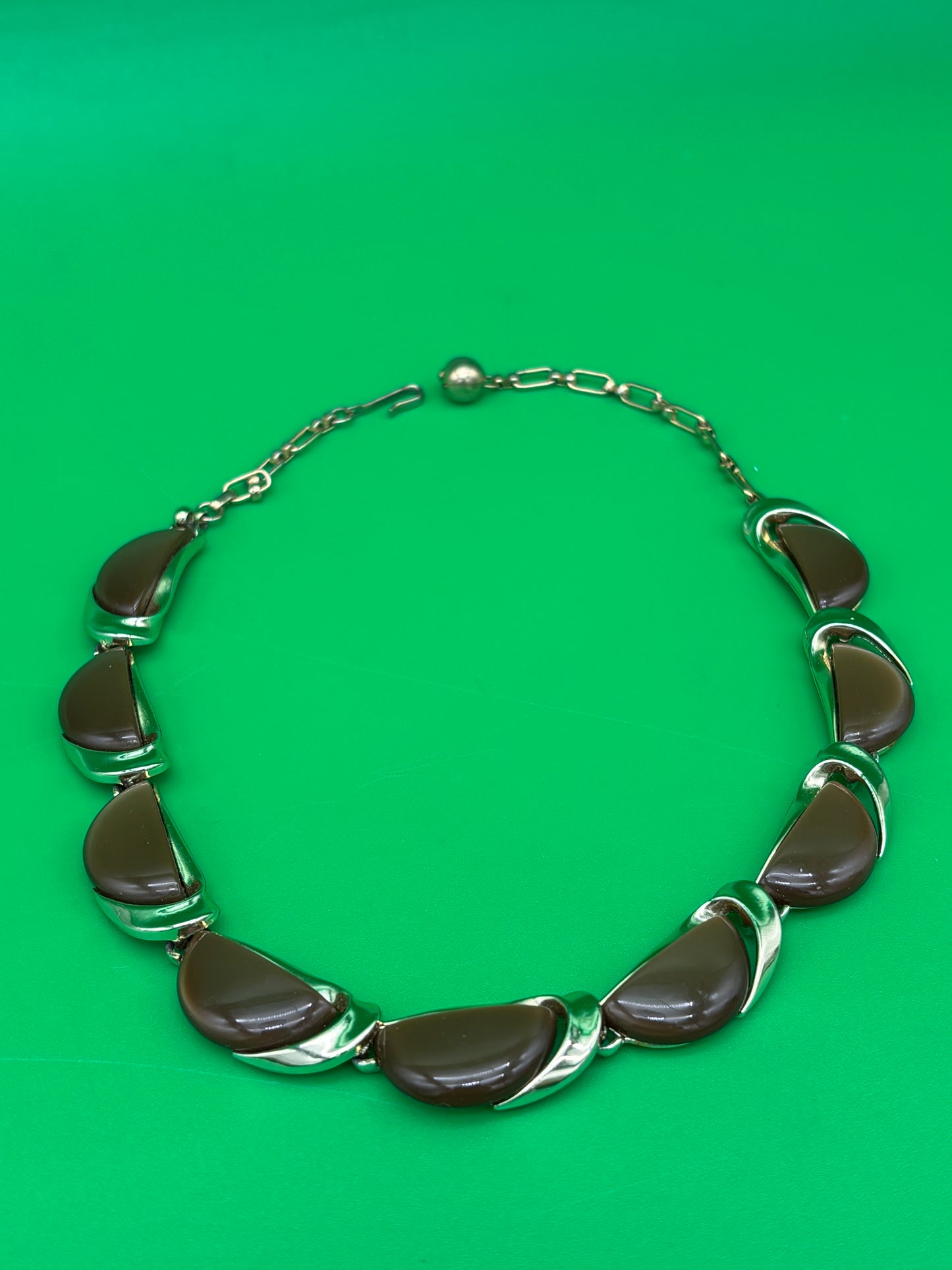 Vintage Estate Signed Lisner Brown Thermoset Gold Tone 16” Necklace G27587