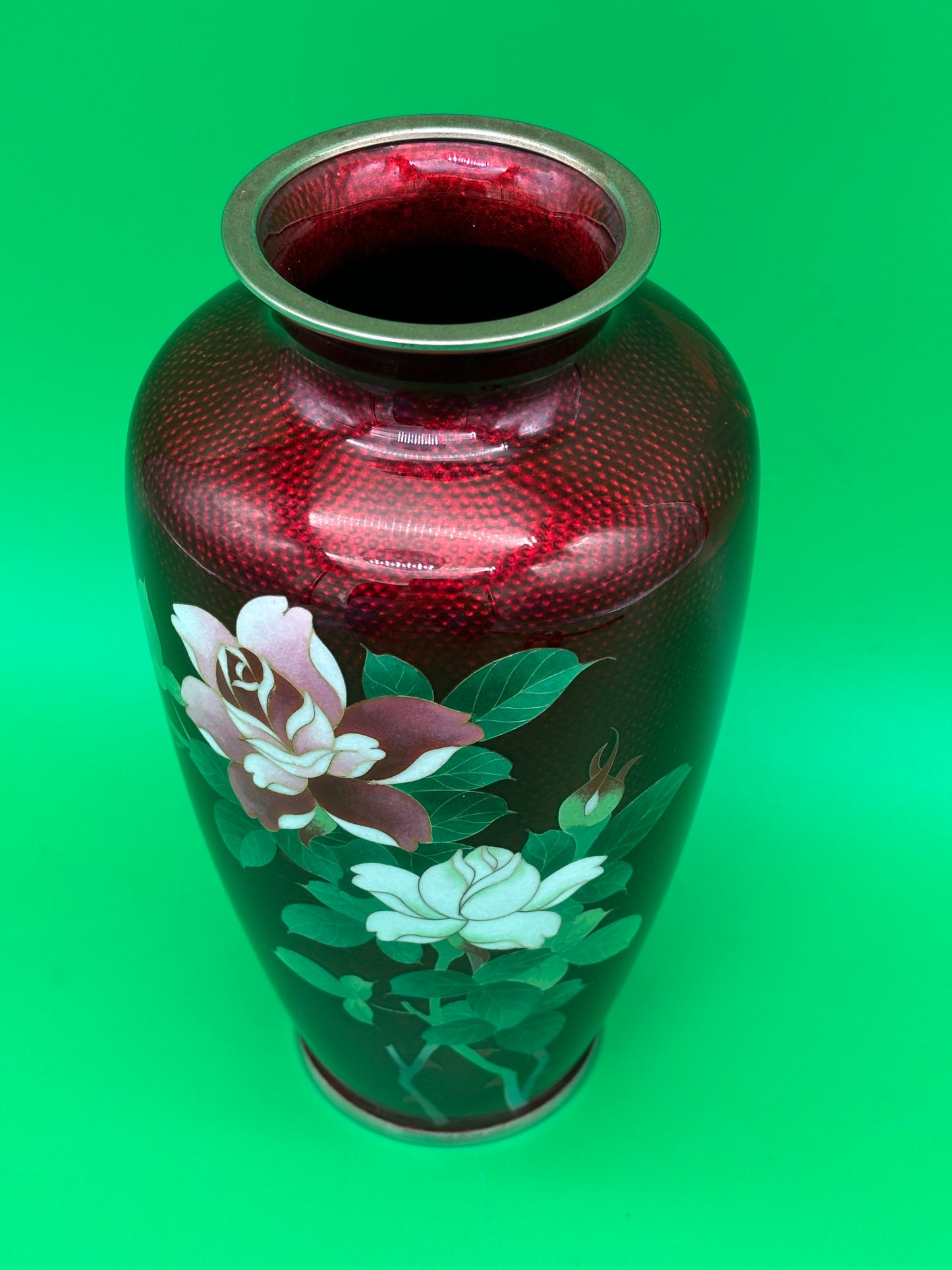 Beautiful 7 1/8'' Showa Japanese Red Gimbari Cloisonne Enamel Floral Rose Vase