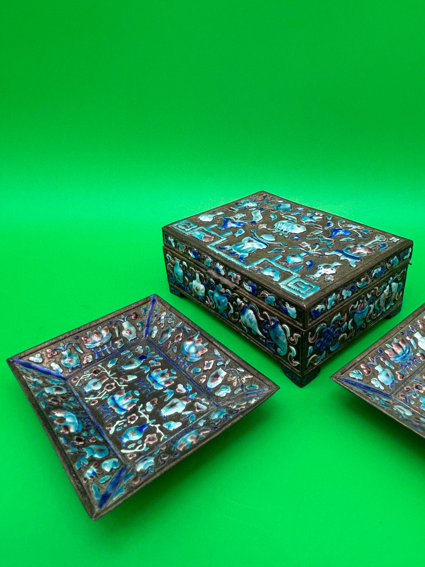 Vintage Chinese Cloisonne Enamel Jewelry Trinket Box & Matching Pair Dishes Floral Blue Brass Set