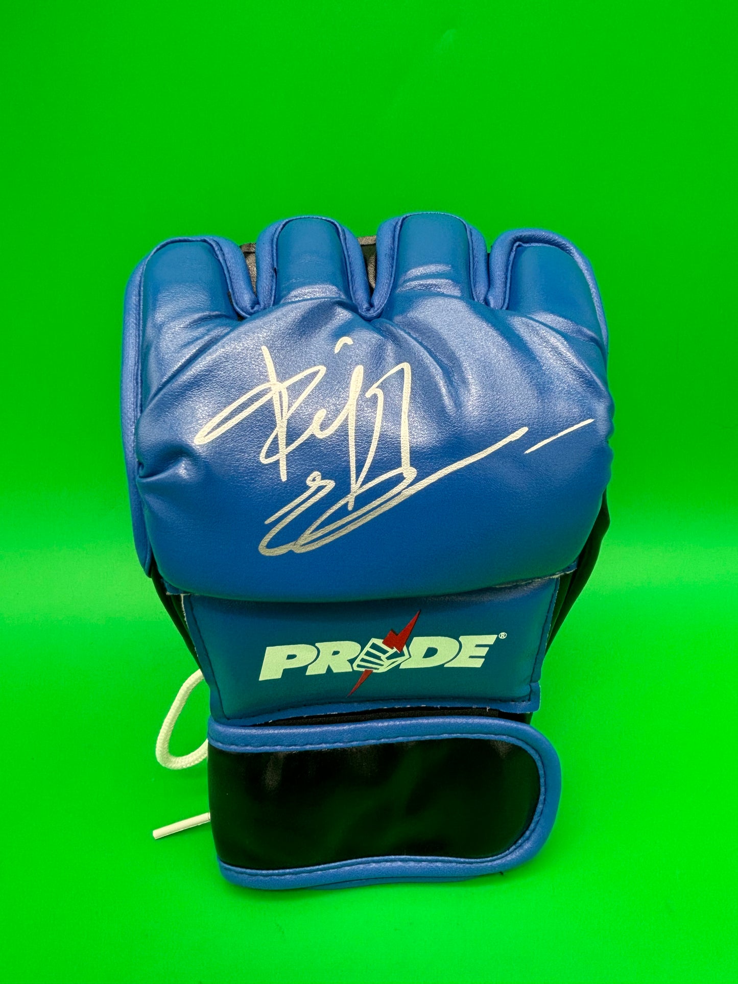 Fedor Emelianenko Autographed PRIDE FC MMA Glove Beckett BAS Witnessed W010045