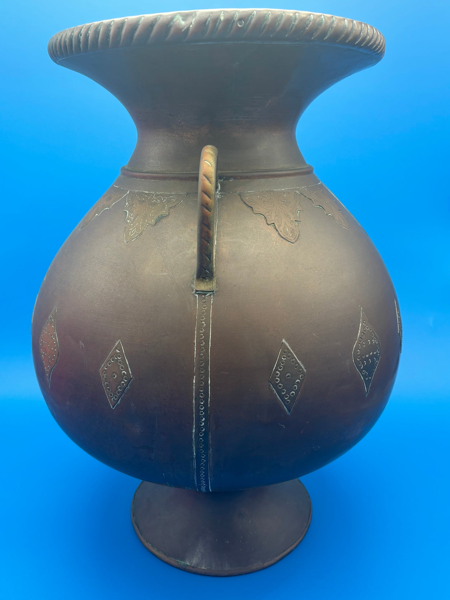 Antique Arts & Crafts Hand-Hammered Copper Urn with Riveted Seams, c. 1890–1915