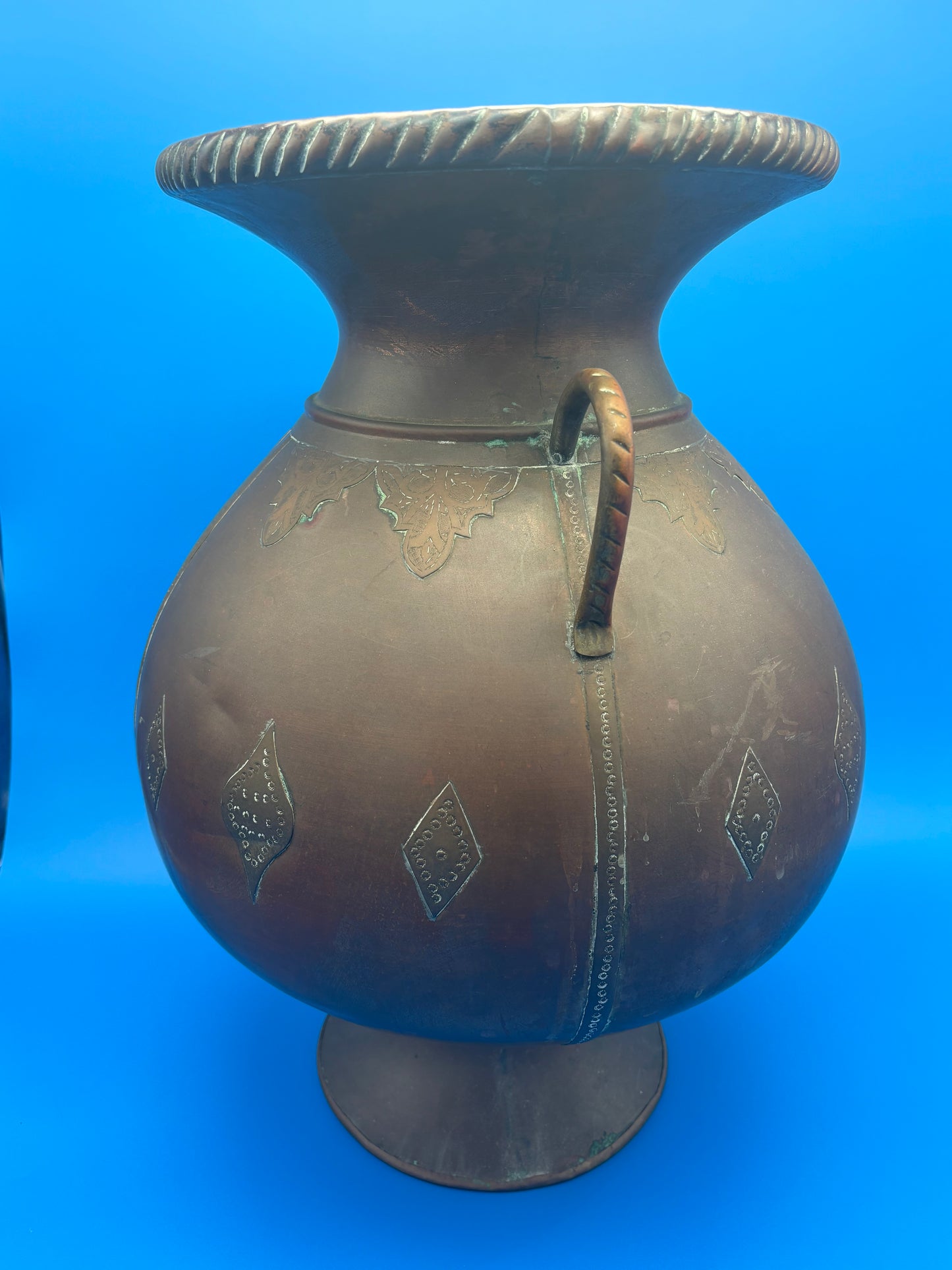 Antique Arts & Crafts Hand-Hammered Copper Urn with Riveted Seams, c. 1890–1915