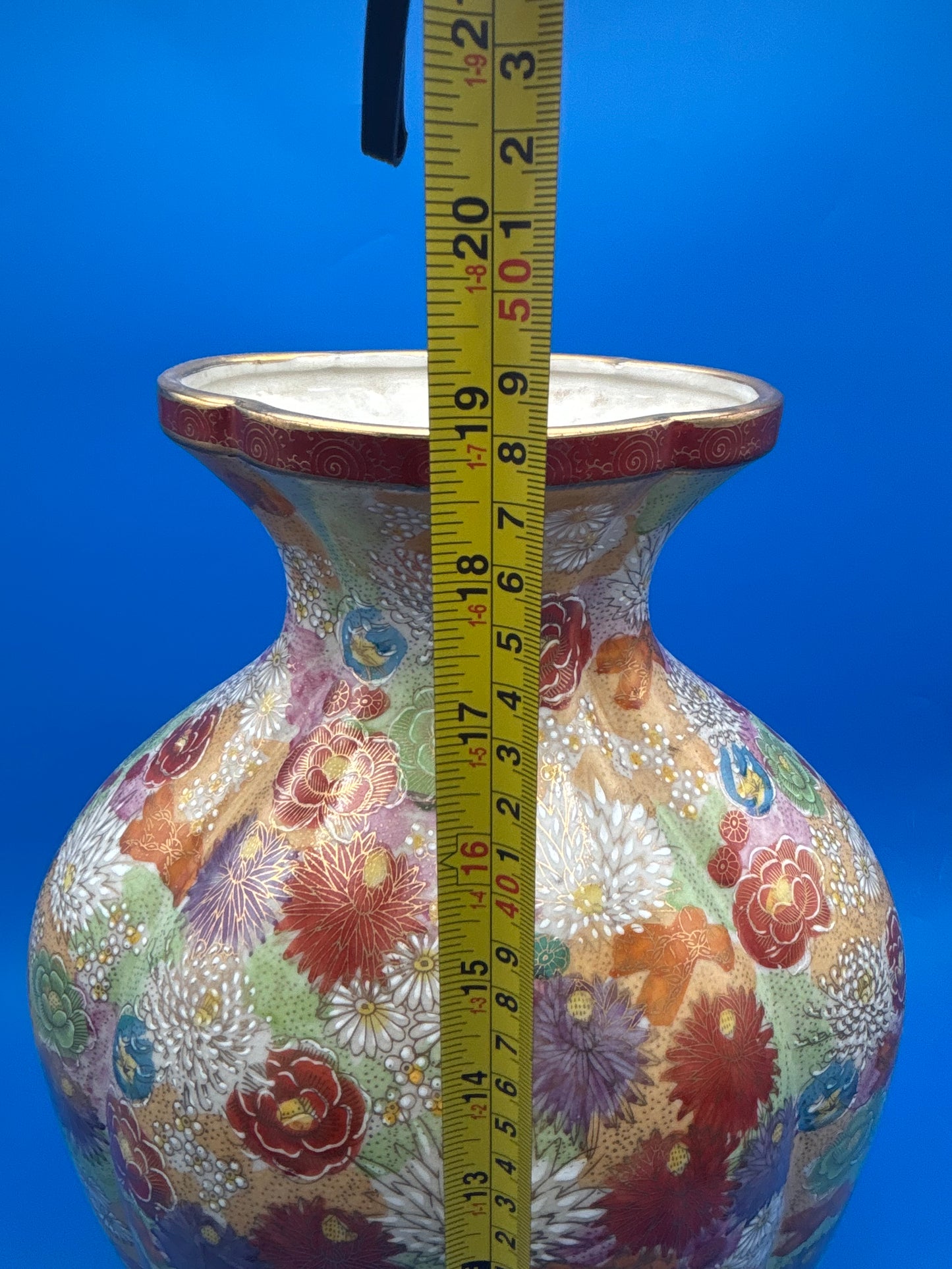 Large Vintage Japanese Satsuma Millefleur Thousand Flowers Porcelain Vase Signed