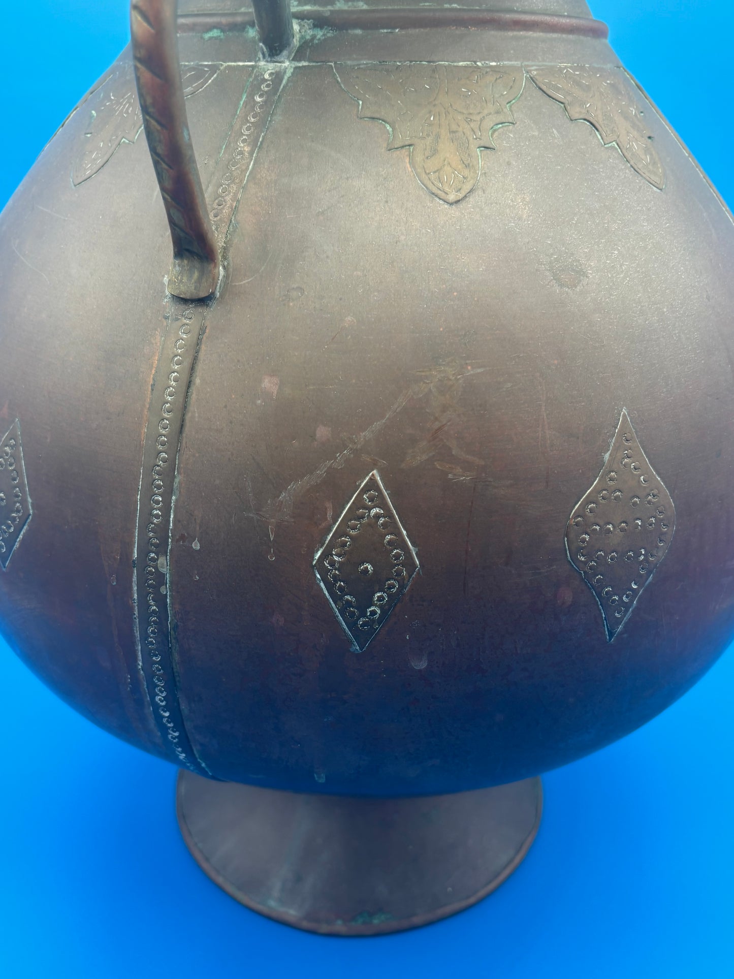 Antique Arts & Crafts Hand-Hammered Copper Urn with Riveted Seams, c. 1890–1915