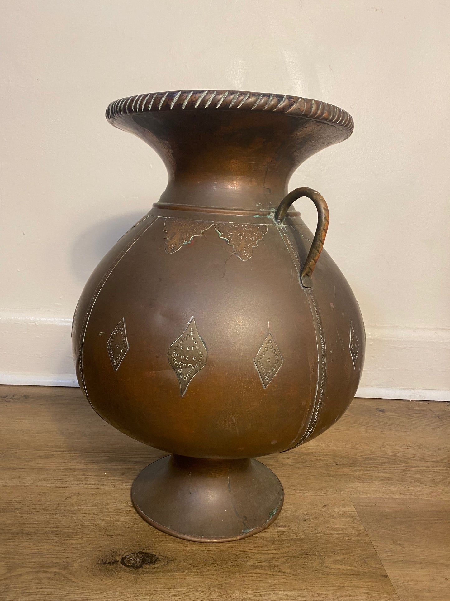 Antique Arts & Crafts Hand-Hammered Copper Urn with Riveted Seams, c. 1890–1915