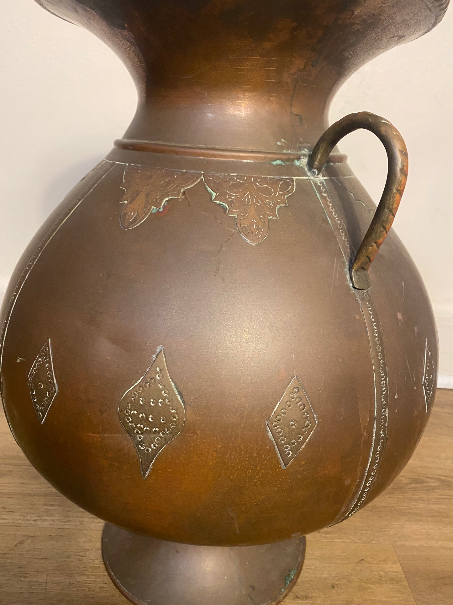 Antique Arts & Crafts Hand-Hammered Copper Urn with Riveted Seams, c. 1890–1915